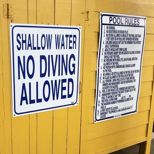 Signage: Pool Rules & No Diving